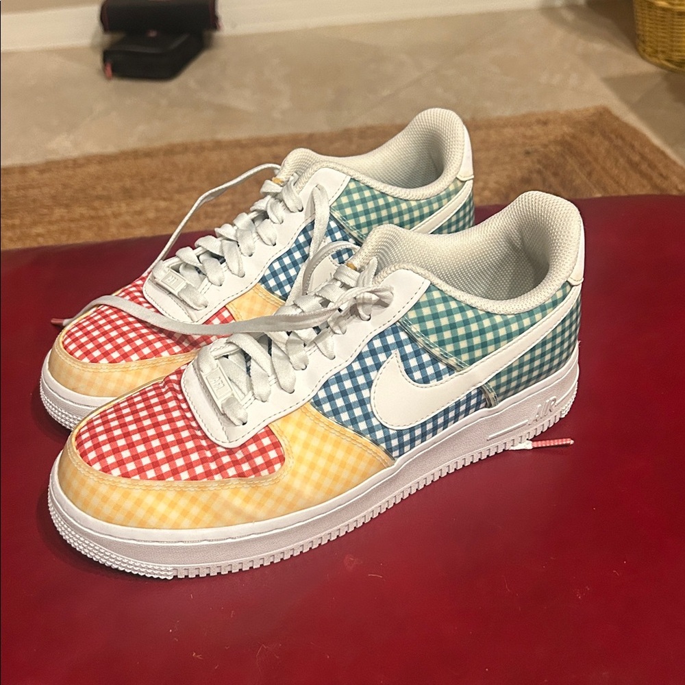 WOMEN'S NIKE Gingham Sneakers 9.5 - Picture 2 of 5